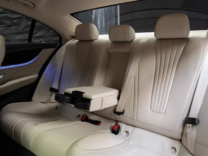 Mercedes-Benz CLS 450 4MATIC* AMG LINE* PANO* HUD* AIRMATIC* 360* ПОДГРЕ, снимка 5 - Автомобили и джипове - 54764569