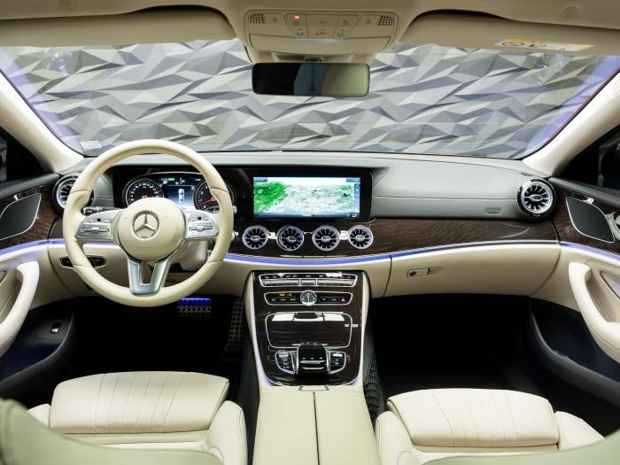 Mercedes-Benz CLS 450 4MATIC* AMG LINE* PANO* HUD* AIRMATIC* 360* ПОДГРЕ, снимка 14 - Автомобили и джипове - 54764569