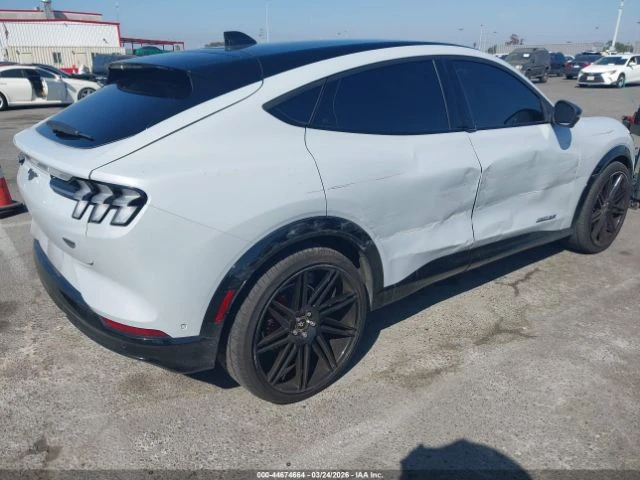 Ford Mustang Mach-E * CALIFORNIA ROUTE 1* AWD* КОЖА* ПОДГРЕВ* ПАНОРАМА, снимка 4 - Автомобили и джипове - 54911021
