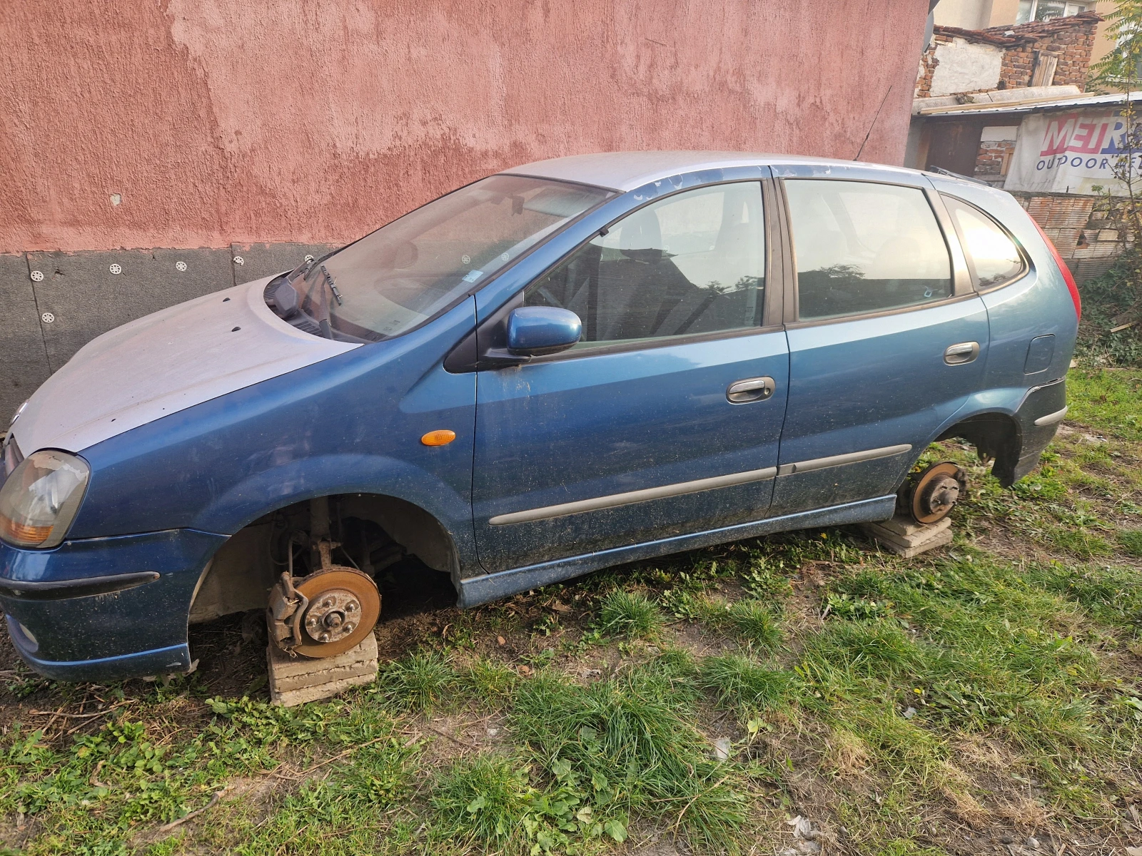 Nissan Almera tino 1.8I - изображение 4