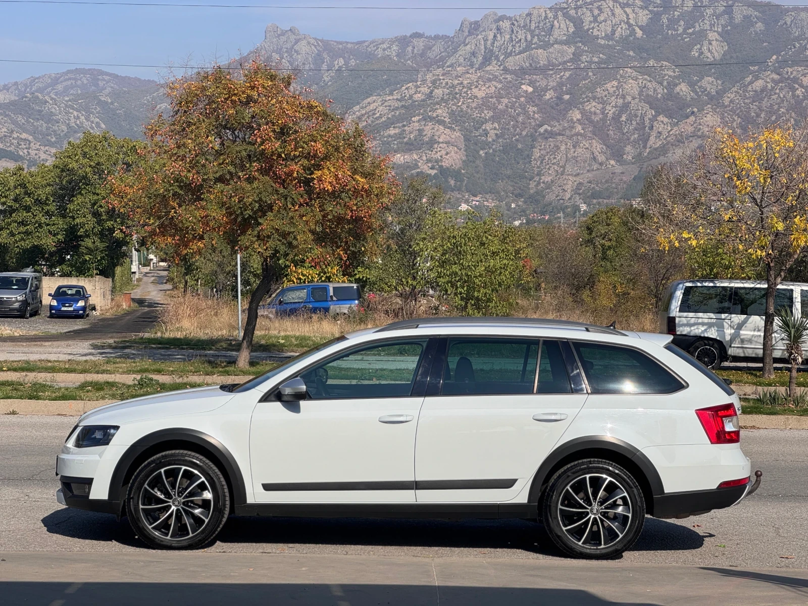 Skoda Octavia Scout 2.0TDI DSG 184кс* 4х4 * ПЕРФЕКТЕН*  - изображение 2