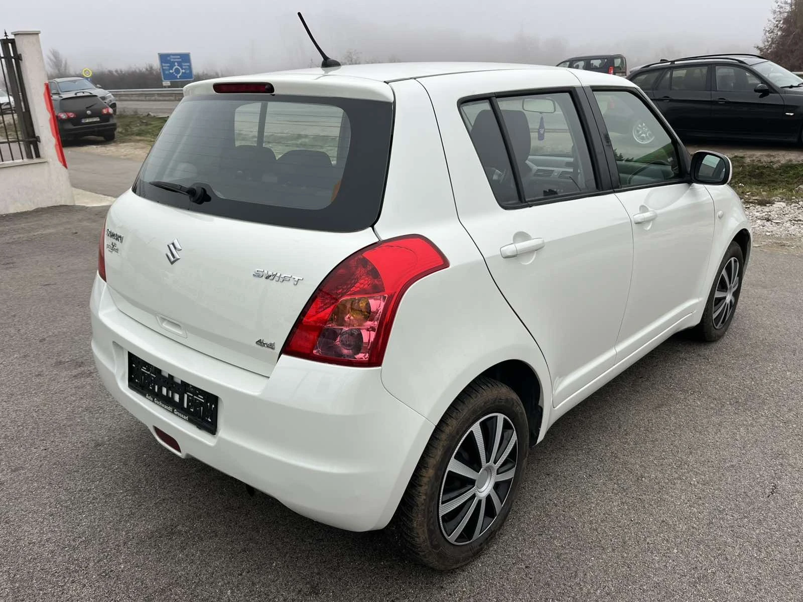 Suzuki Swift 1.3I 90кс 4Х4 EURO 4 KЛИМАТИК - изображение 4