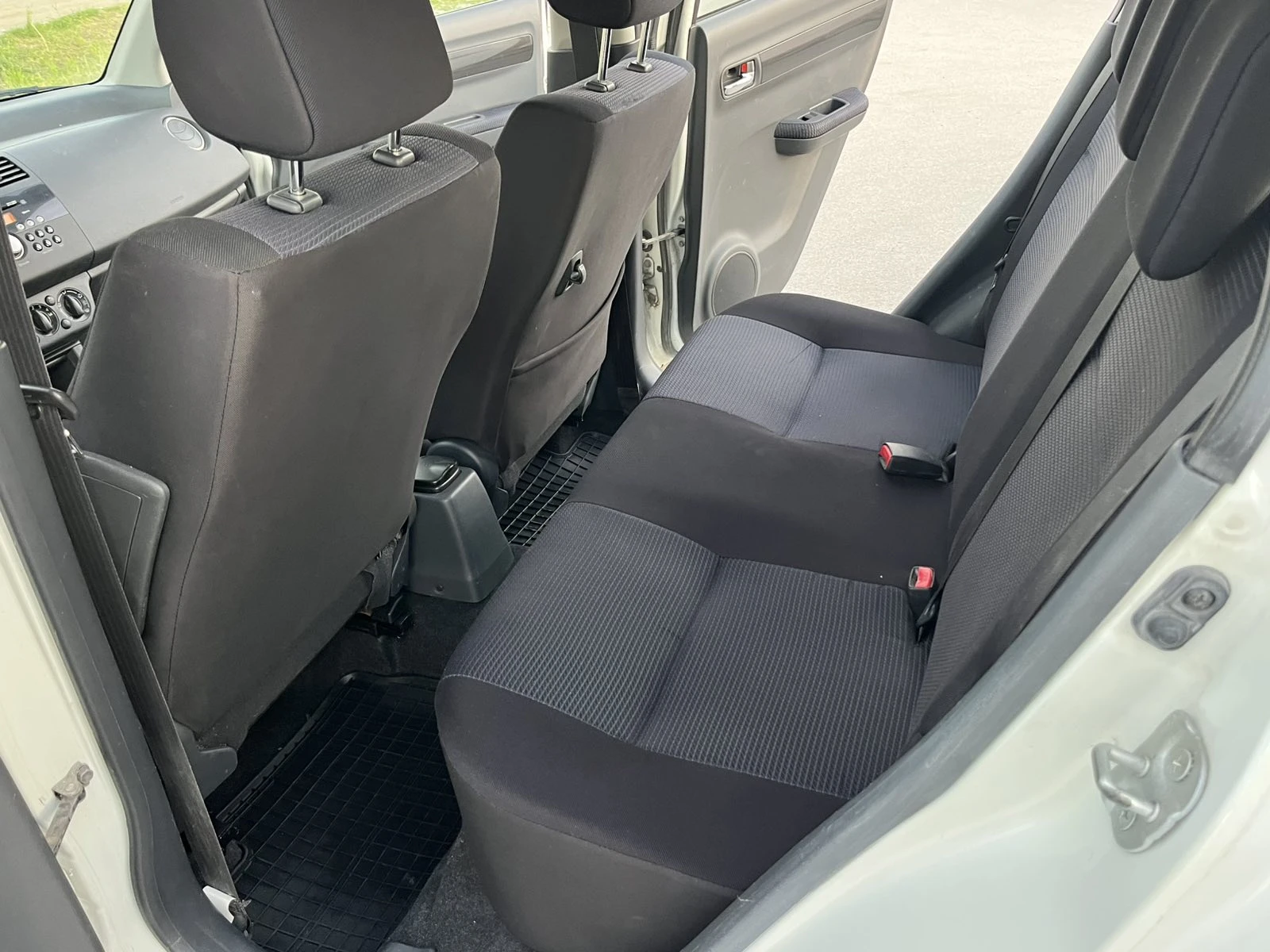 Suzuki Swift 1.3I 90кс 4Х4 EURO 4 KЛИМАТИК, снимка 9 - Автомобили и джипове - 52831076