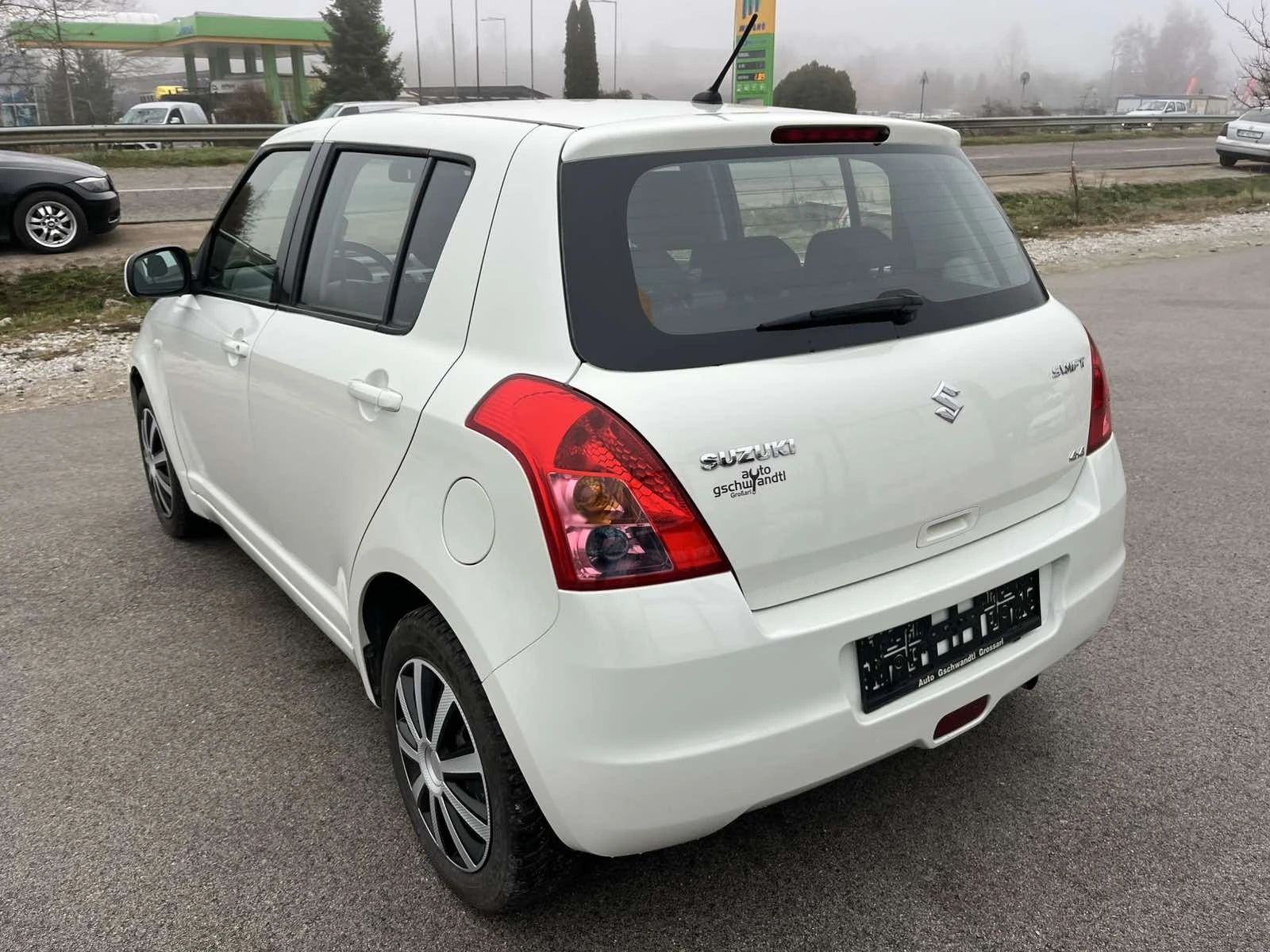 Suzuki Swift 1.3I 90кс 4Х4 EURO 4 KЛИМАТИК - изображение 5