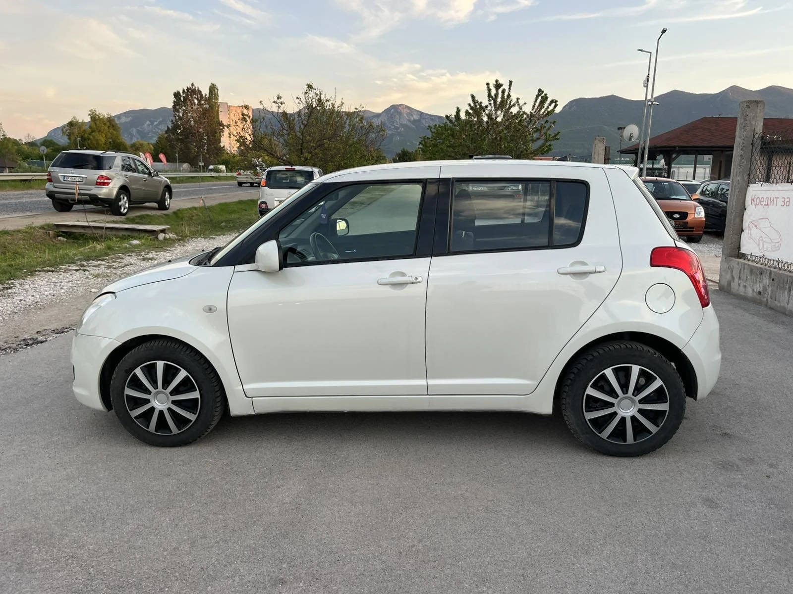 Suzuki Swift 1.3I 90кс 4Х4 EURO 4 KЛИМАТИК, снимка 6 - Автомобили и джипове - 52831076