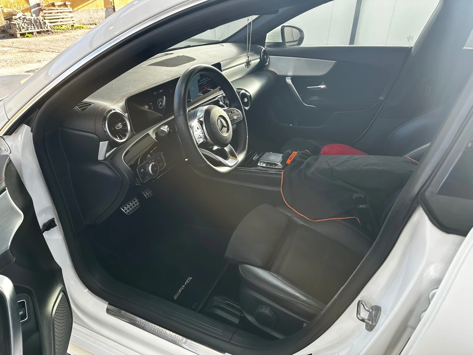 Mercedes-Benz CLA 200, снимка 9 - Автомобили и джипове - 53203090