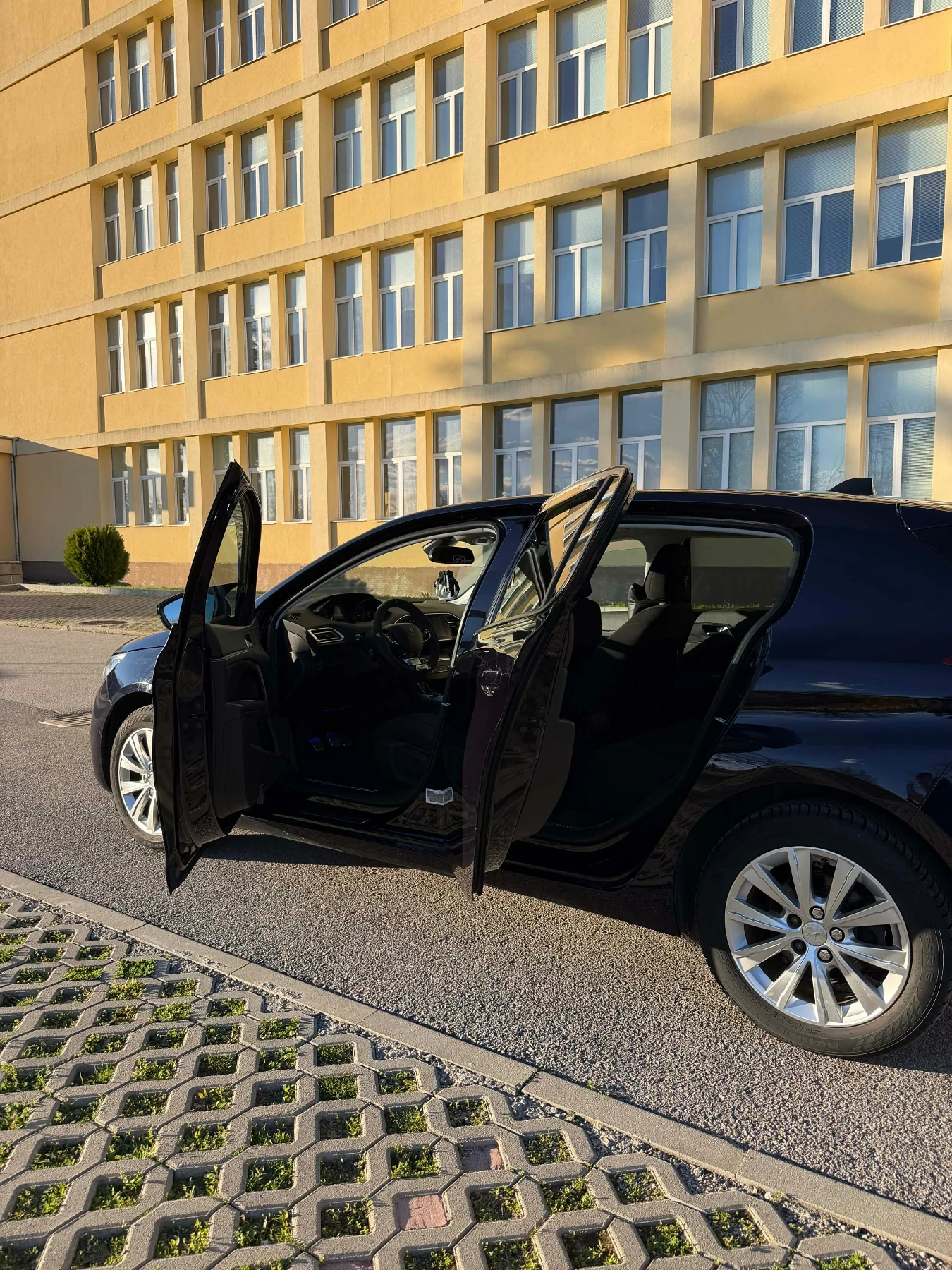 Peugeot 308 1.6 HDI 100к.с. STYLE 2018, снимка 15 - Автомобили и джипове - 53822245