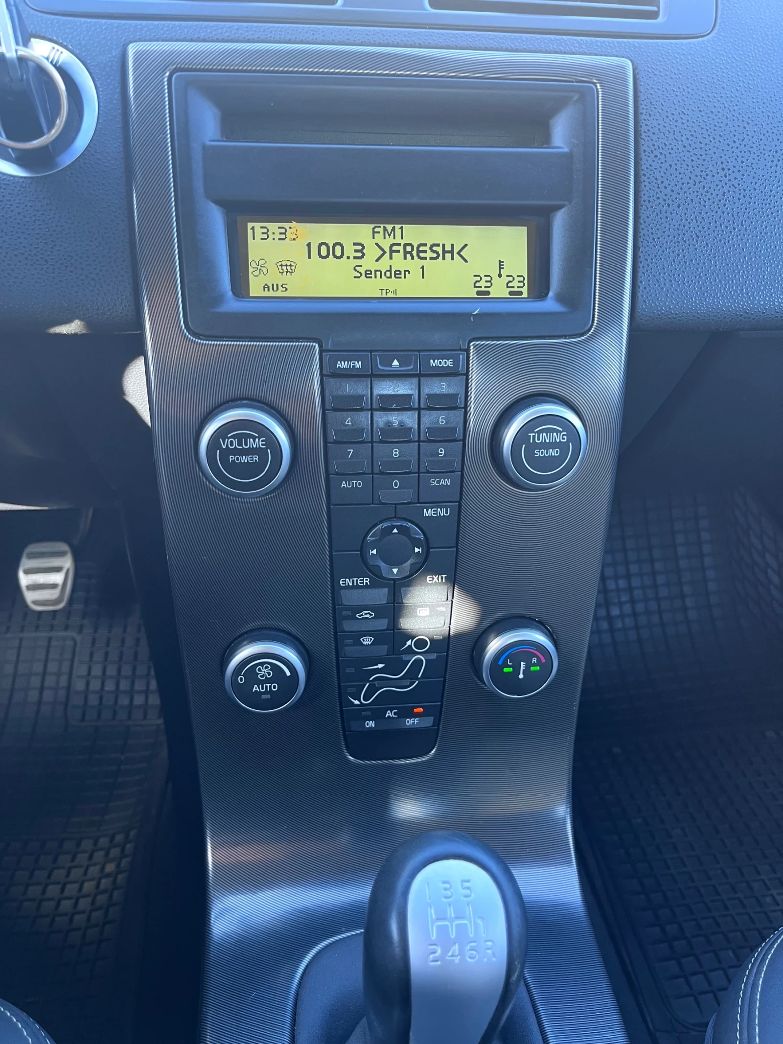 Volvo S40 2.0D3 R-Design 5- цилиндъра, снимка 13 - Автомобили и джипове - 53934939