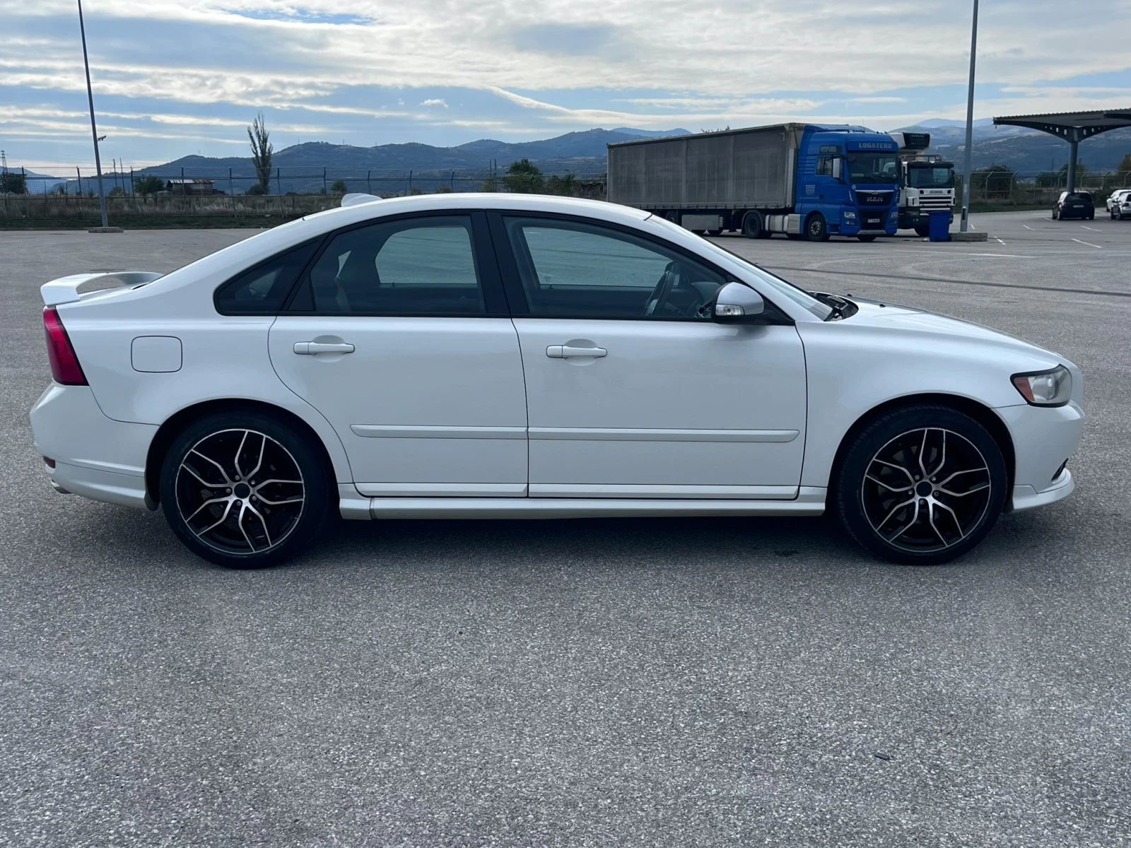 Volvo S40 2.0D3 R-Design 5- цилиндъра, снимка 4 - Автомобили и джипове - 53934939