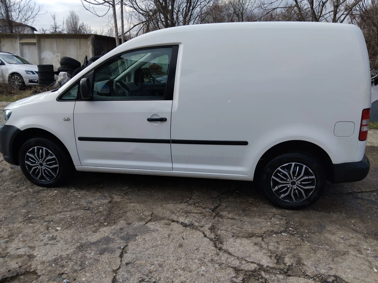 VW Caddy 1.6 tdi, снимка 5 - Автомобили и джипове - 54111853