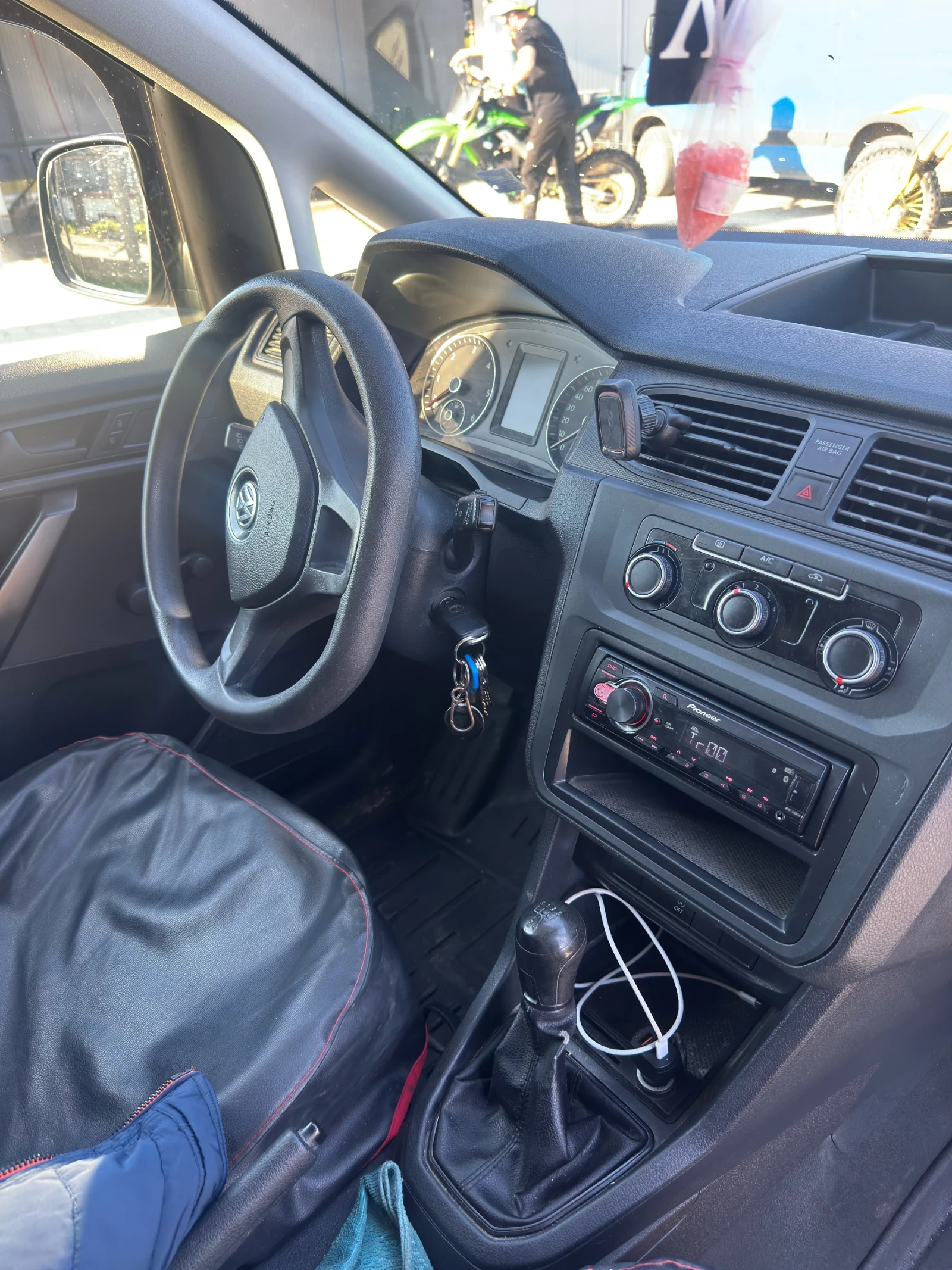 VW Caddy, снимка 4 - Автомобили и джипове - 54199969