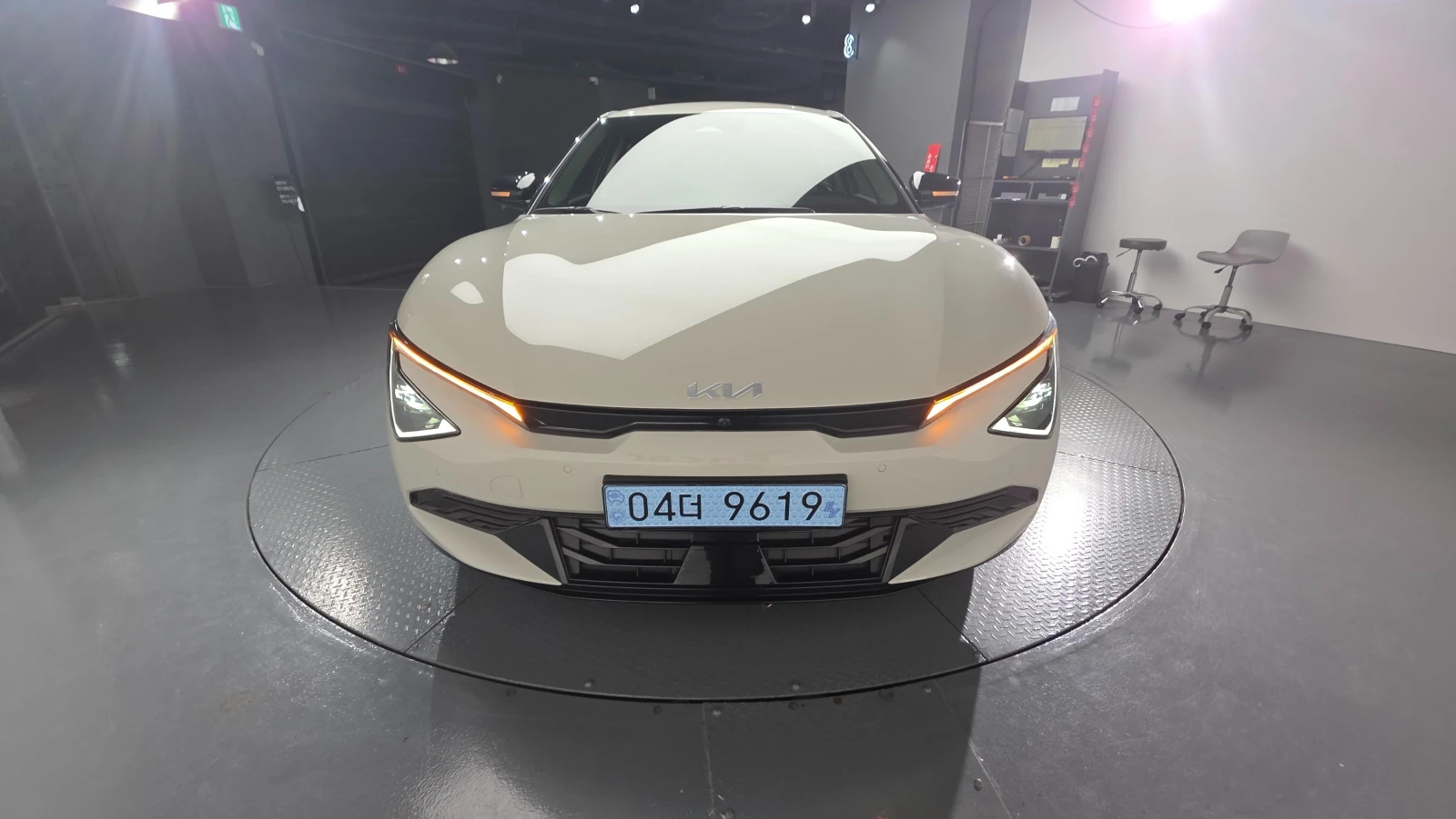 Kia EV6 AIR* LONG RANGE* 4WD* ����* �������* ���������* 36 | Mobile.bg � ����������� 5