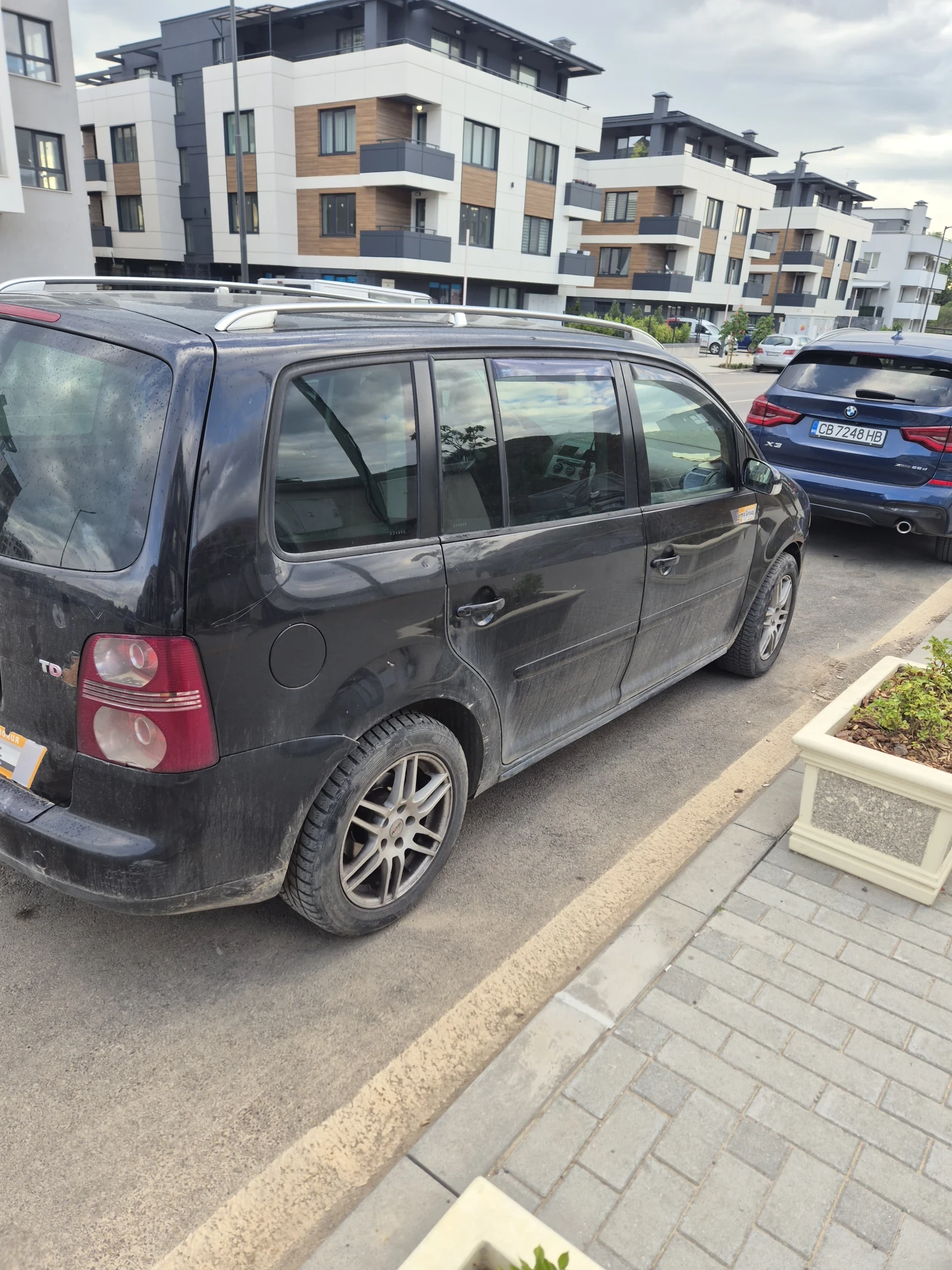VW Touran, снимка 3 - Автомобили и джипове - 54865999