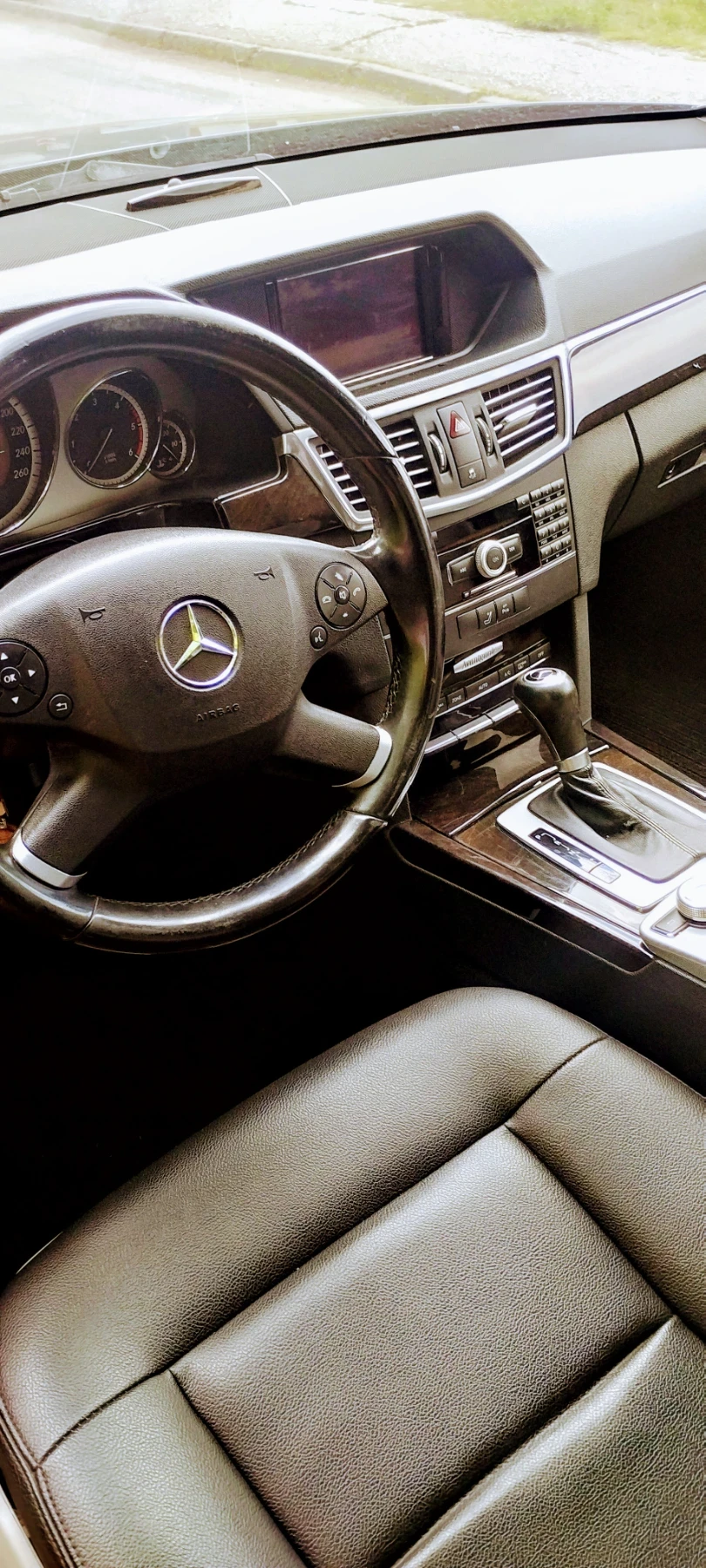 Mercedes-Benz E 220, снимка 9 - Автомобили и джипове - 55129749