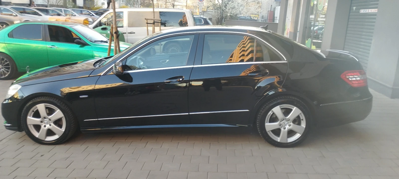 Mercedes-Benz E 220, снимка 5 - Автомобили и джипове - 55129749