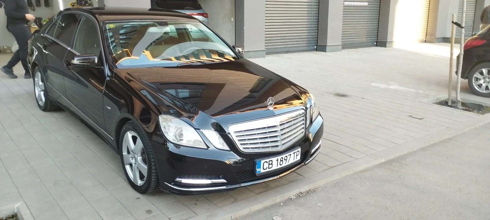 Mercedes-Benz E 220, снимка 2 - Автомобили и джипове - 55129749