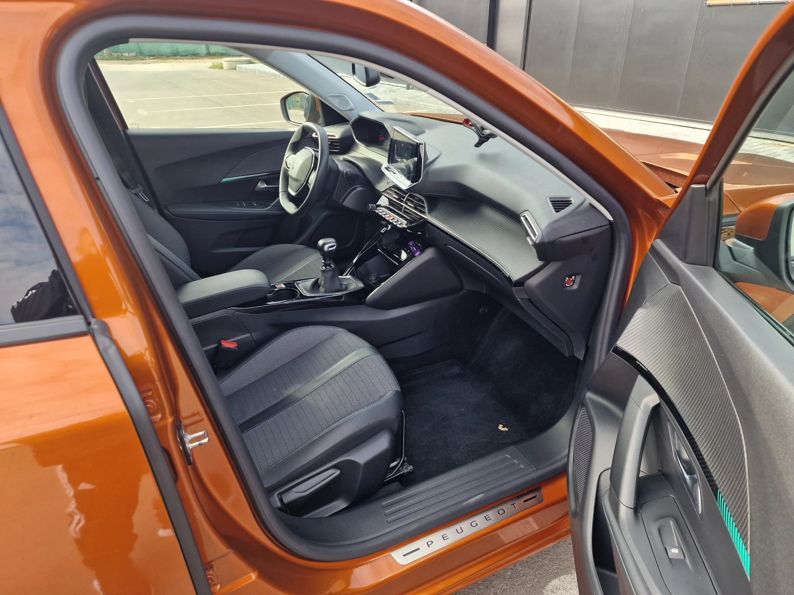 Peugeot 2008 allure, снимка 7 - Автомобили и джипове - 55645769