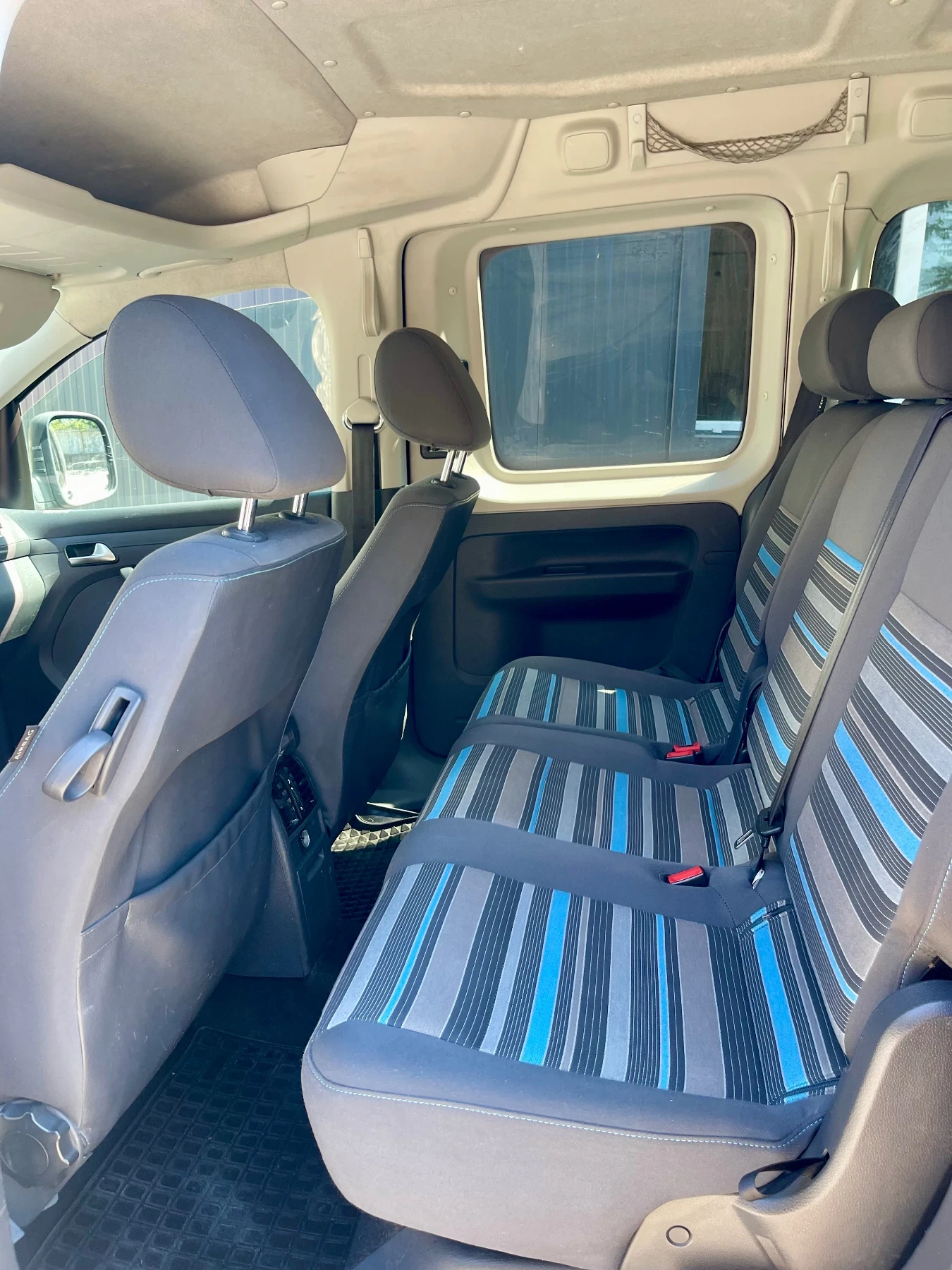 VW Caddy 1.6TDI-MAXI-Пътническо, снимка 12 - Автомобили и джипове - 56650707