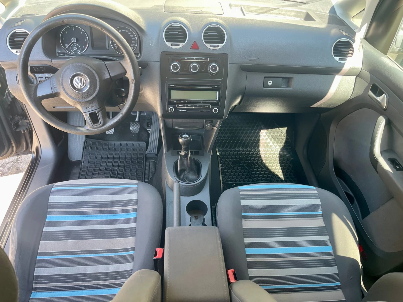 VW Caddy 1.6TDI-MAXI-Пътническо, снимка 16 - Автомобили и джипове - 56650707
