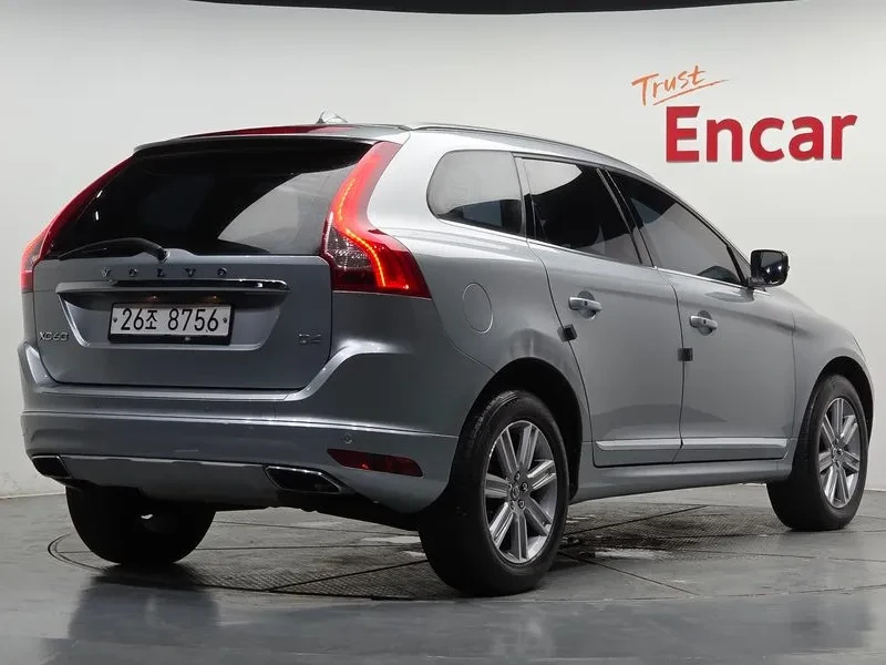 Volvo XC60 D4, снимка 2 - Автомобили и джипове - 55562207
