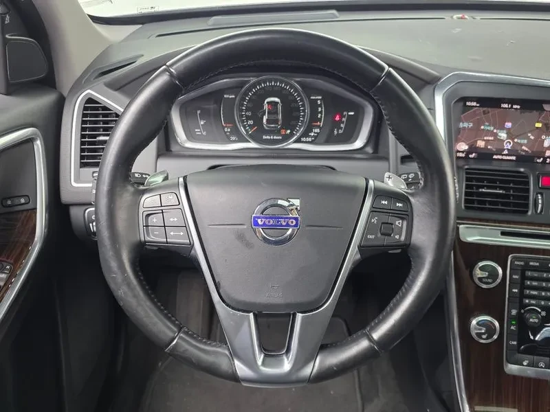 Volvo XC60 D4, снимка 13 - Автомобили и джипове - 55562207