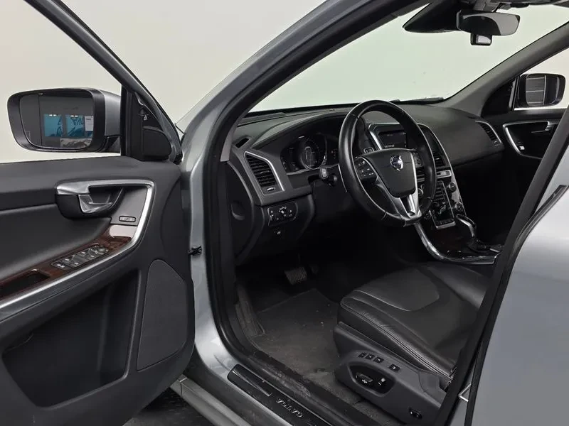 Volvo XC60 D4, снимка 10 - Автомобили и джипове - 55562207