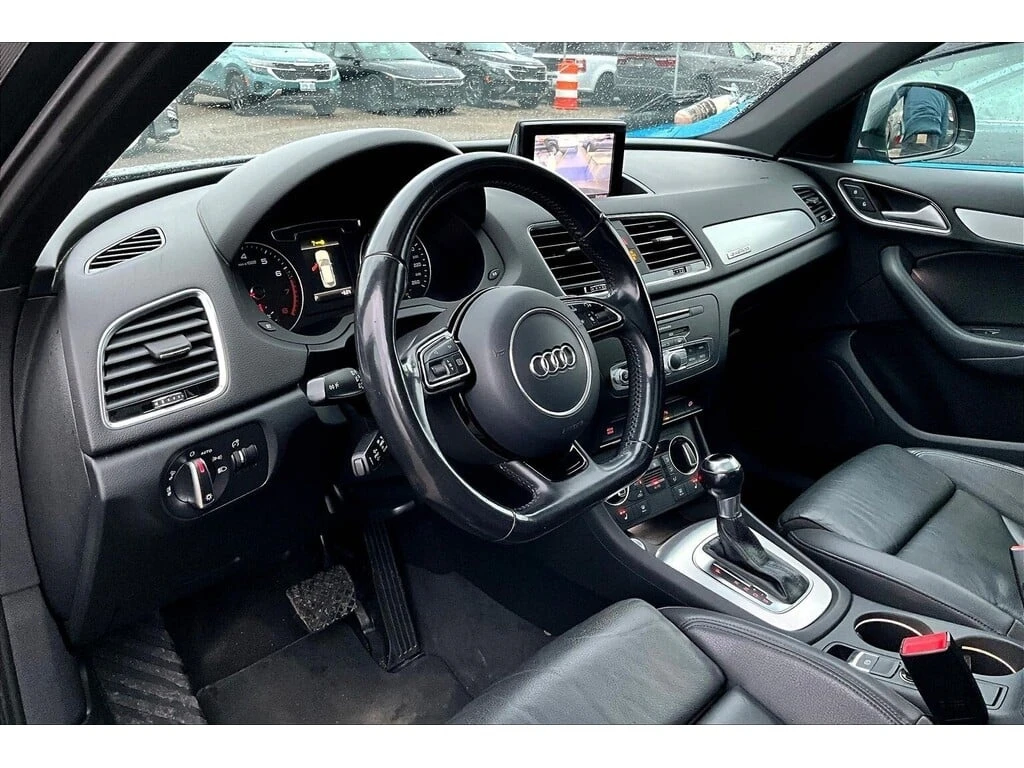 Audi Q3 * quattro * CARFAX *    | Mobile.bg   4