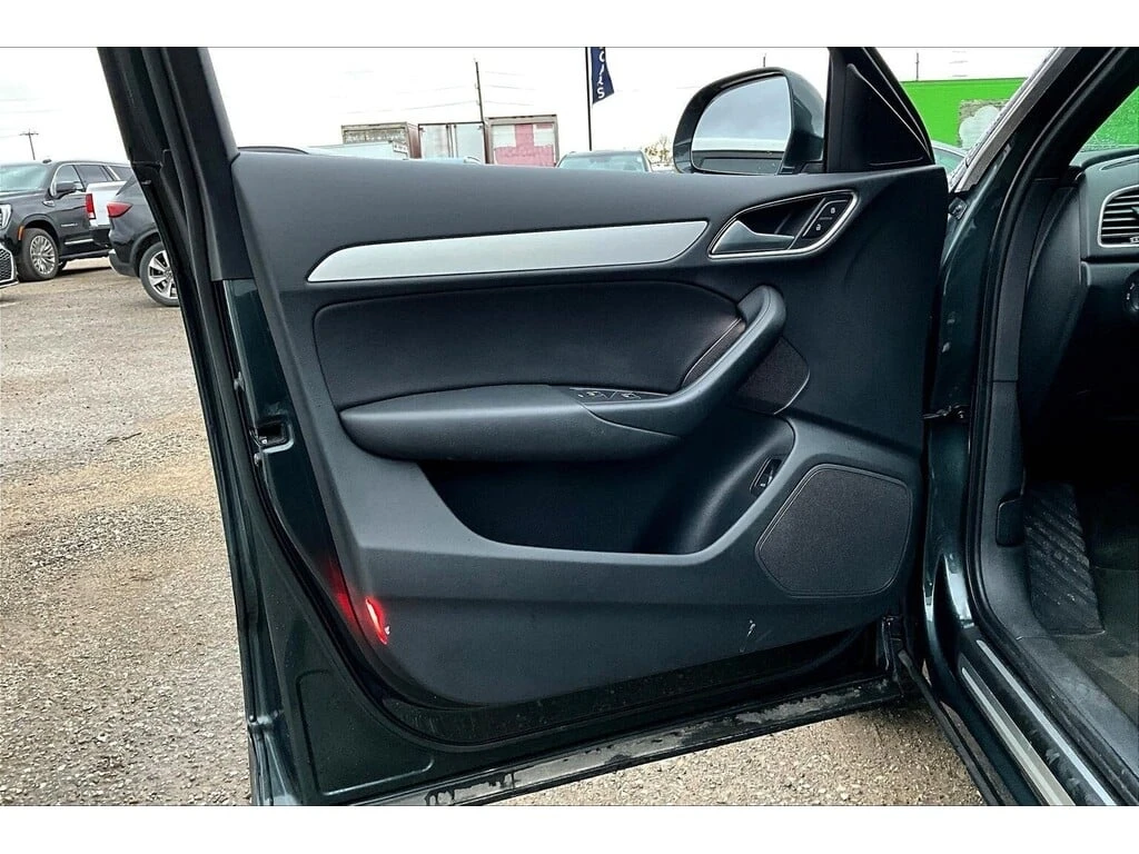 Audi Q3 * quattro * CARFAX *    | Mobile.bg   2