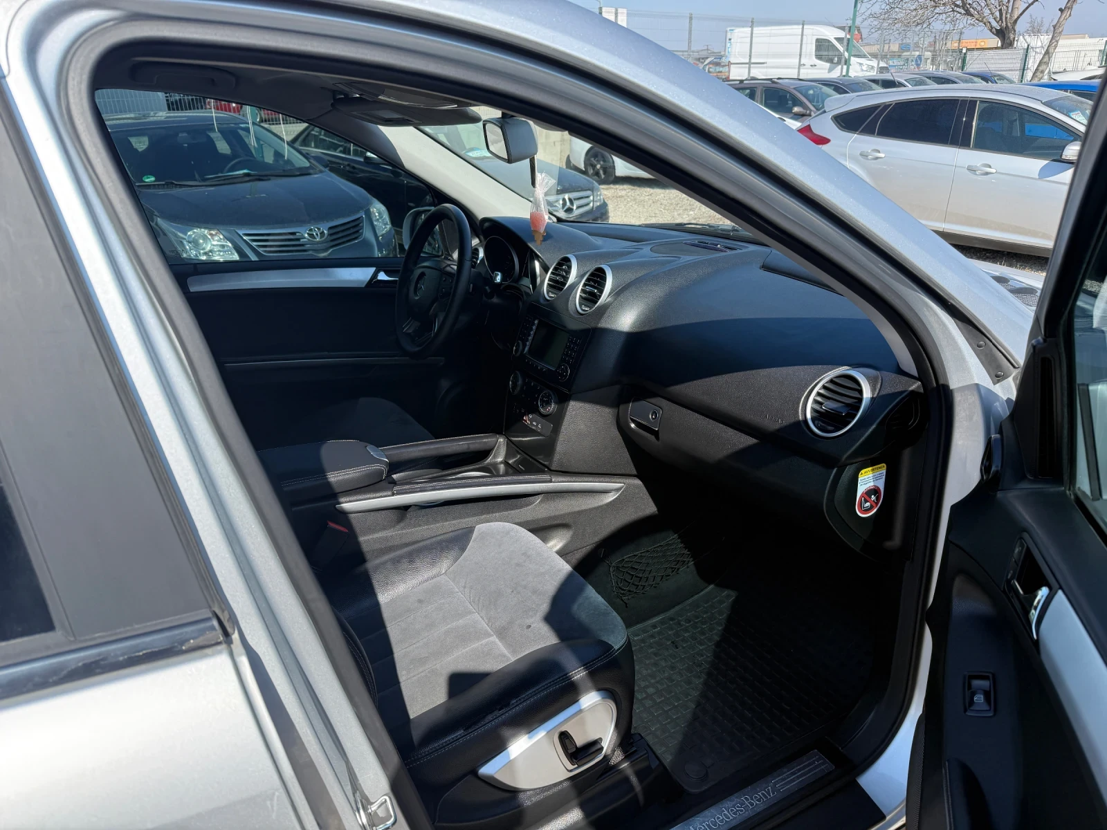 Mercedes-Benz ML 320 3.2 CDI, снимка 10 - Автомобили и джипове - 53746158