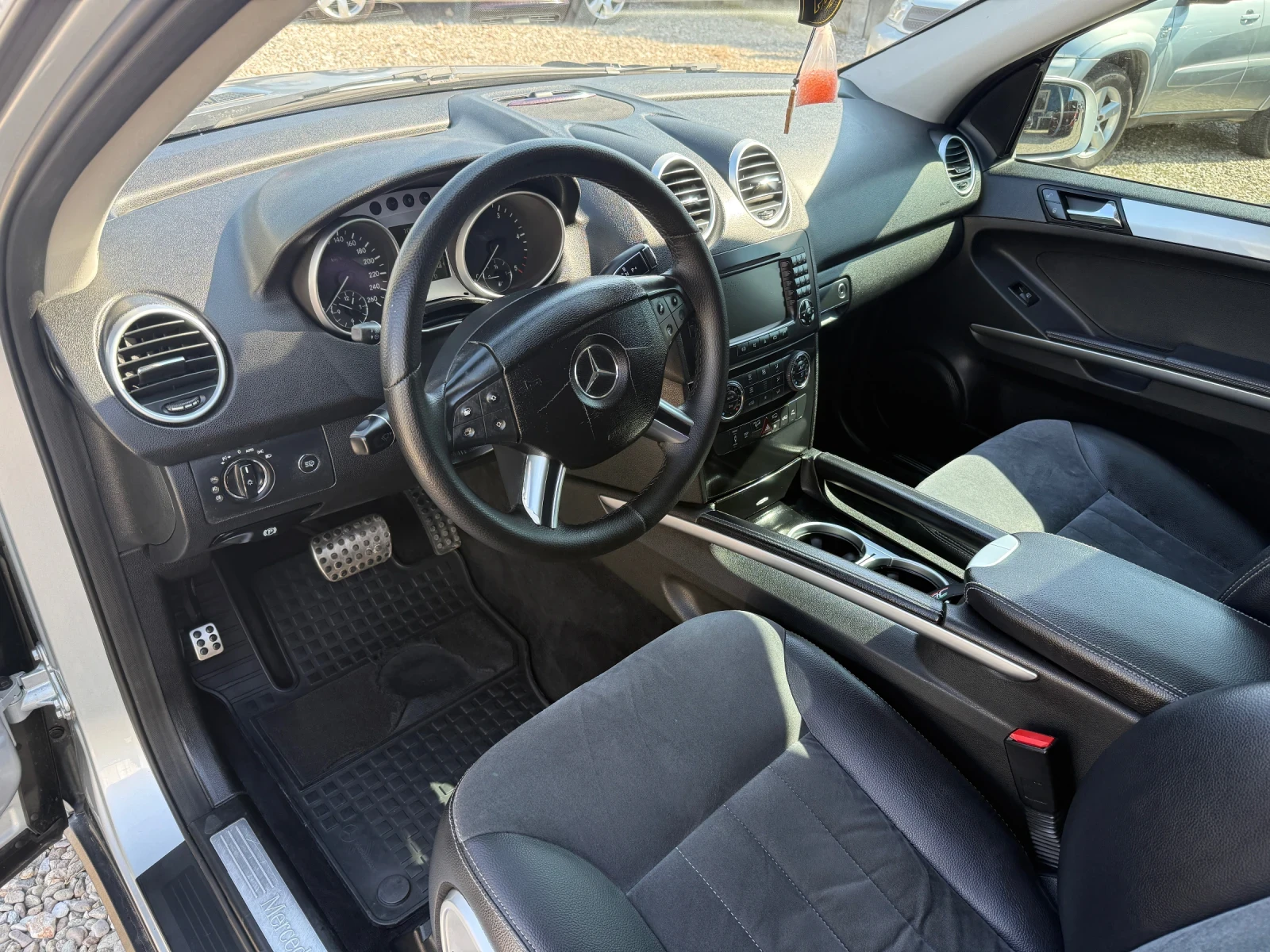 Mercedes-Benz ML 320 3.2 CDI, снимка 13 - Автомобили и джипове - 53746158