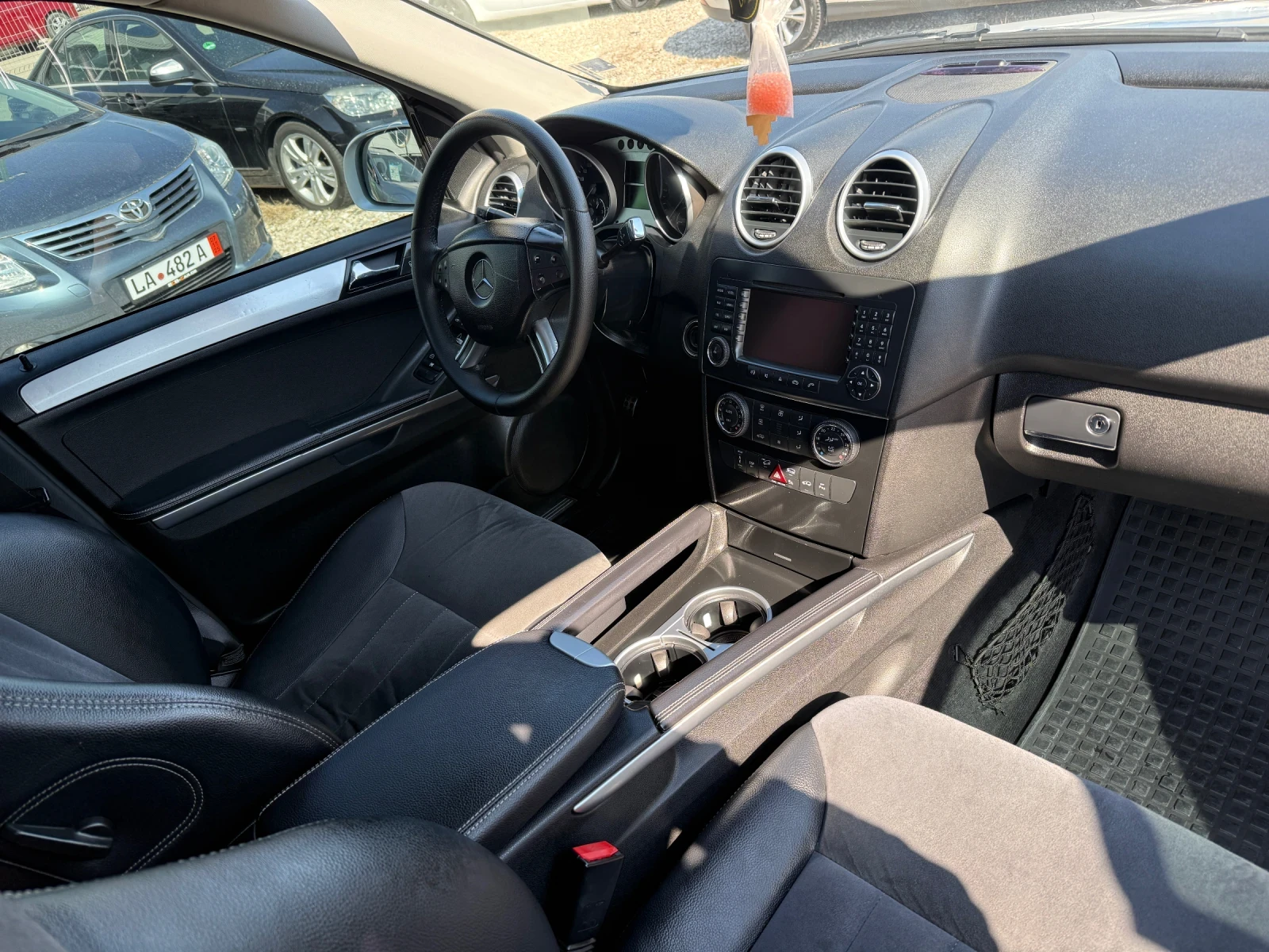 Mercedes-Benz ML 320 3.2 CDI, снимка 11 - Автомобили и джипове - 53746158