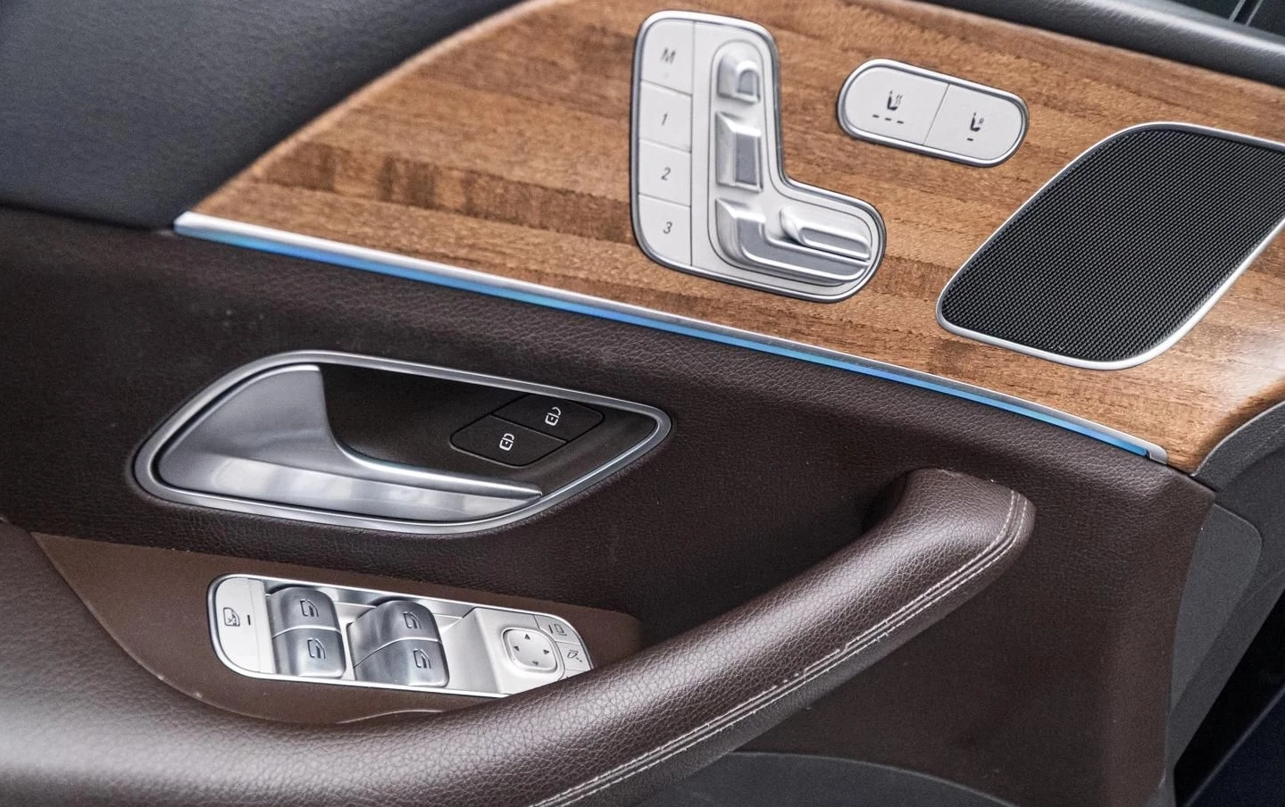 Mercedes-Benz GLE 300 d 4MATIC AMG-Line, снимка 7 - Автомобили и джипове - 54108884