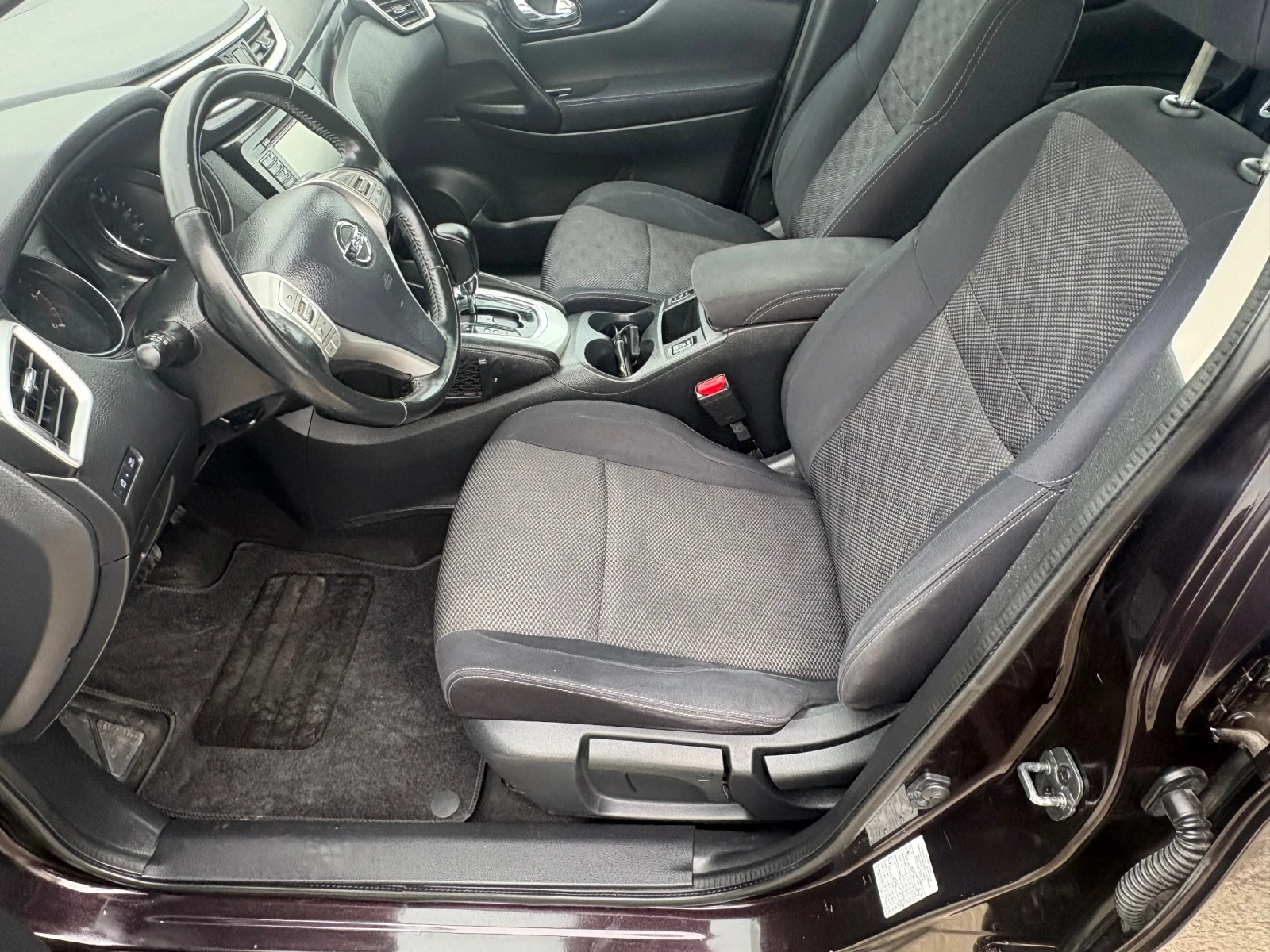 Nissan Qashqai, снимка 14 - Автомобили и джипове - 54459058