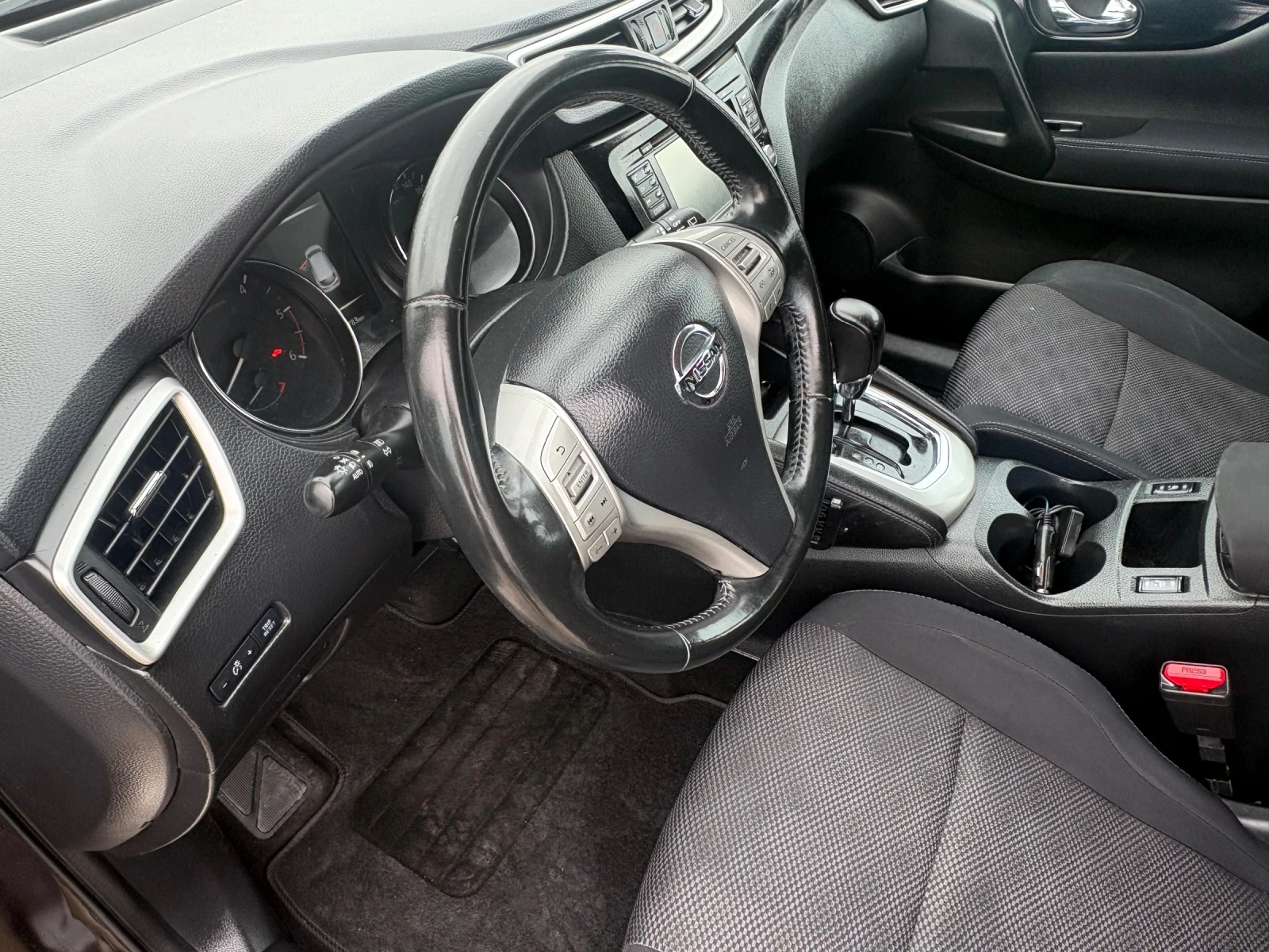 Nissan Qashqai, снимка 15 - Автомобили и джипове - 54459058