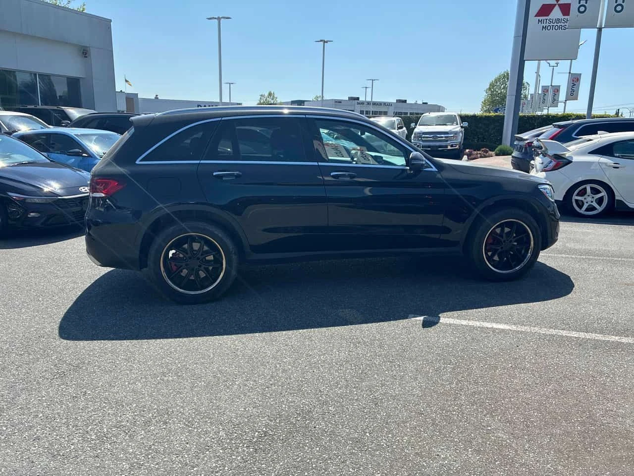 Mercedes-Benz GLC 300 * ГЛАВНО ПРЕДСТАВИТЕЛСТВО* 360 КАМЕРА* , снимка 3 - Автомобили и джипове - 54466608