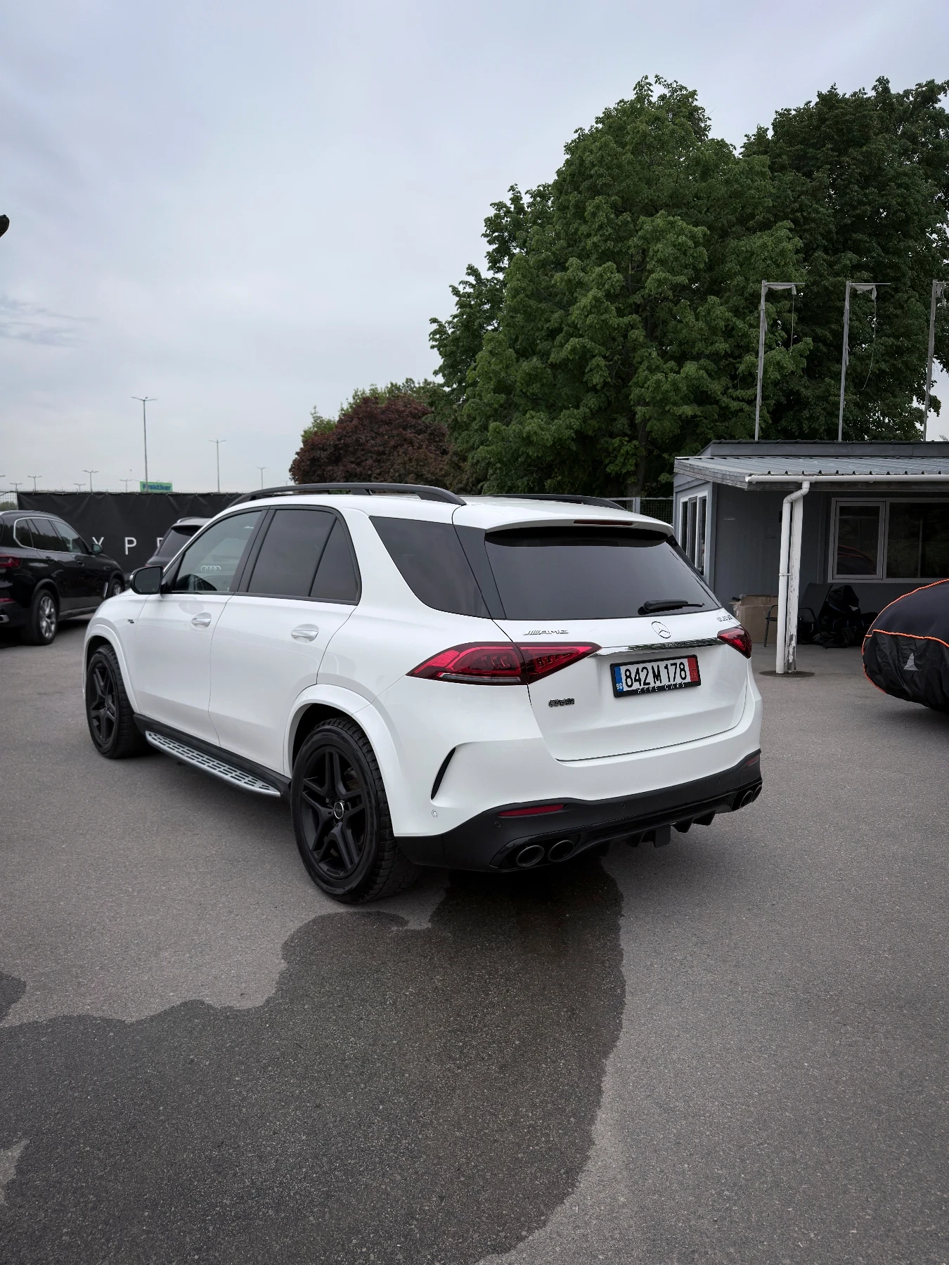 Mercedes-Benz GLE 53 4MATIC Night * BURMESTER* 360CAM* ОБДУХВ* PANO* масаж* , снимка 4 - Автомобили и джипове - 54484360