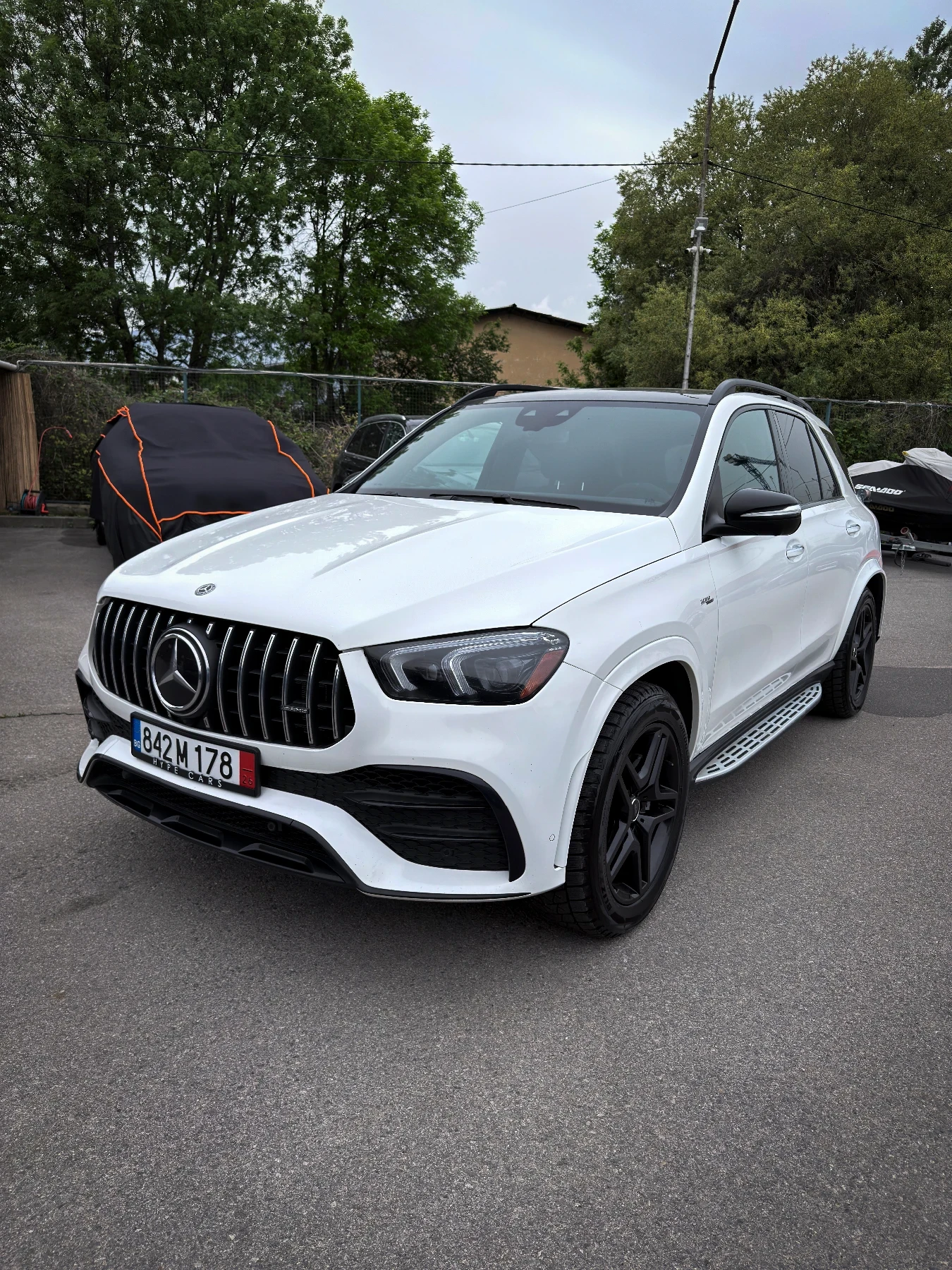 Mercedes-Benz GLE 53 4MATIC Night * BURMESTER* 360CAM* ОБДУХВ* PANO* масаж* , снимка 3 - Автомобили и джипове - 54484360