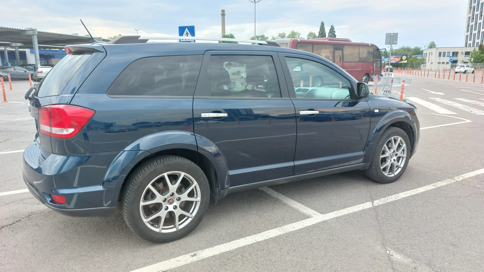 Fiat Freemont Lounge 2.0dMjet 6ск. 4x4 Camera Navi Keyless 7мес., снимка 8 - Автомобили и джипове - 54824639