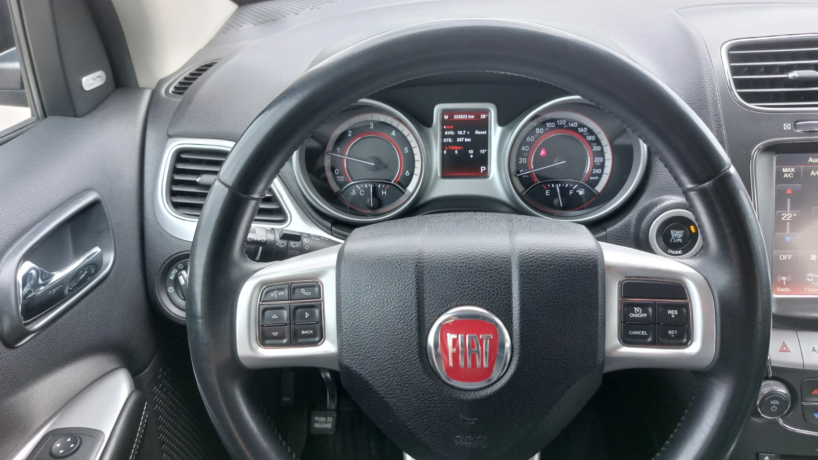 Fiat Freemont Lounge 2.0dMjet 6ск. 4x4 Camera Navi Keyless 7мес., снимка 12 - Автомобили и джипове - 54824639