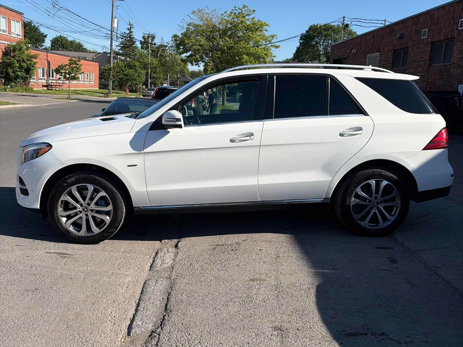 Mercedes-Benz GLE 500 GLE550e* HARMAN KARDON* KEYLESS* ПОДГРЕВ* , снимка 3 - Автомобили и джипове - 55039166