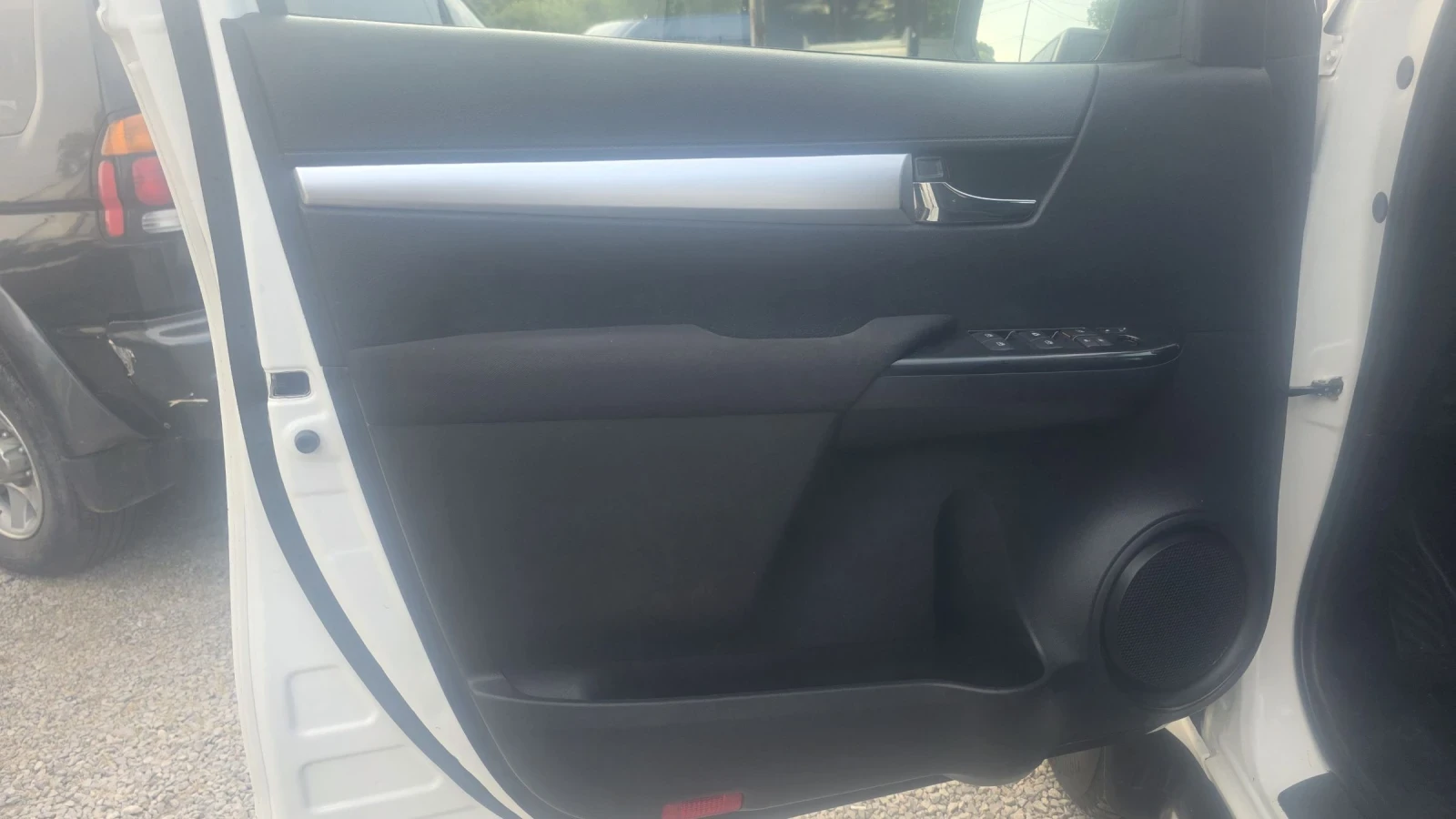 Toyota Hilux 2.4d4d 150k.s., снимка 8 - Автомобили и джипове - 55094205