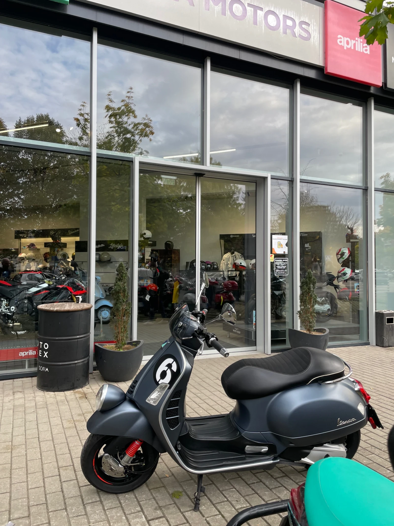 Vespa GTS 300i Sei Giorni , снимка 4 - Мотоциклети и мототехника - 53958197