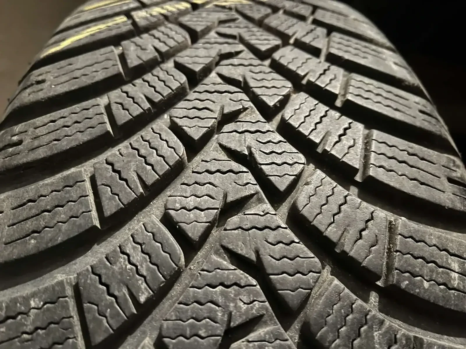 ���� 205/60R16 | Mobile.bg � ����������� 2