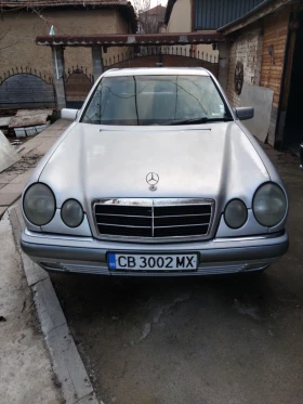 Mercedes-Benz E 200, снимка 1