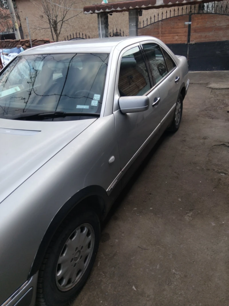 Mercedes-Benz E 200, снимка 3 - Автомобили и джипове - 49318861