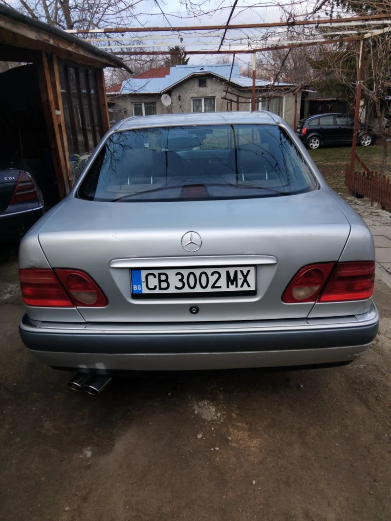 Mercedes-Benz E 200, снимка 2 - Автомобили и джипове - 49318861