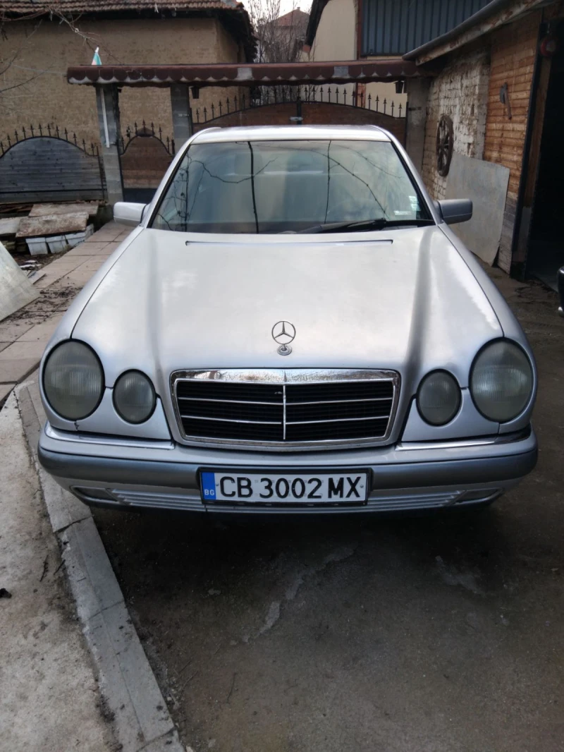 Mercedes-Benz E 200, снимка 1 - Автомобили и джипове - 49318861