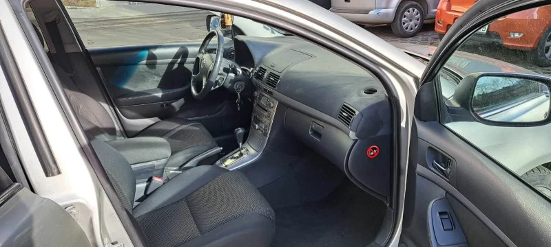 Toyota Avensis, снимка 10 - Автомобили и джипове - 52991475
