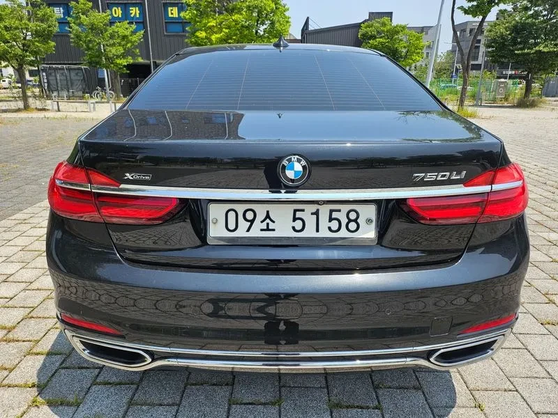 BMW 750 Li (G11) xDrive, снимка 6 - Автомобили и джипове - 55091216