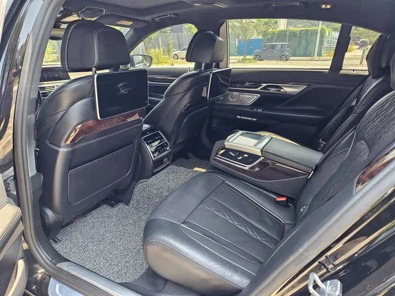 BMW 750 Li (G11) xDrive, снимка 9 - Автомобили и джипове - 55091216